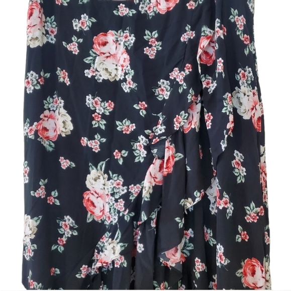 Torrid Black Floral Challis Wrap Maxi Skirt Plus Size 1X - Picture 4 of 8